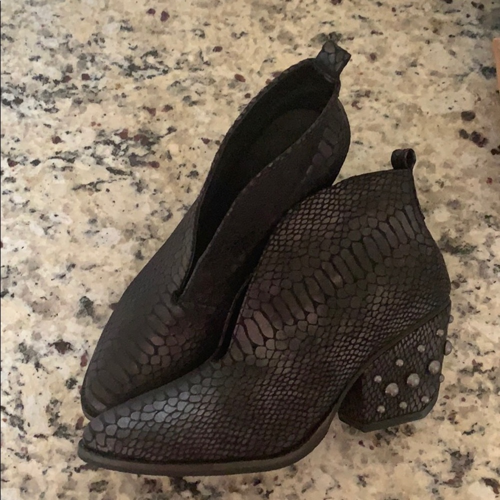 Coconuts by Matisse booties